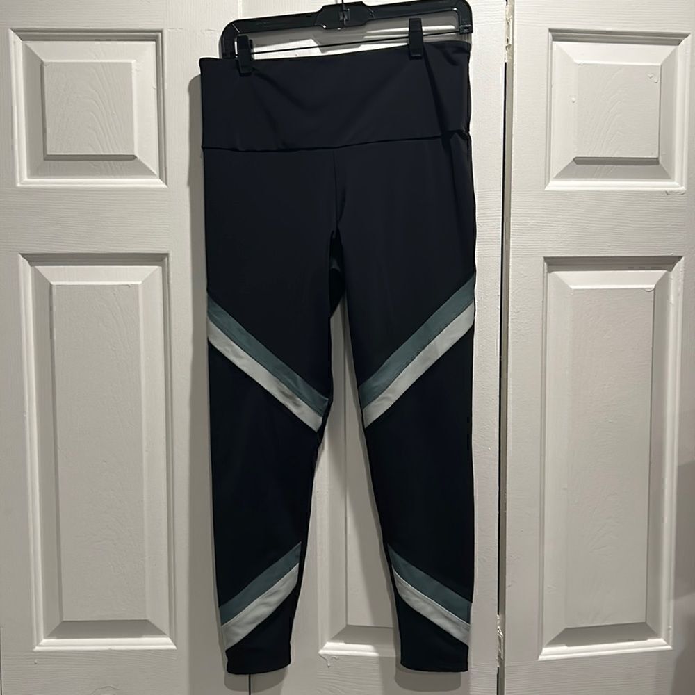 Onzie Black & Green Athletic Leggings, Size XL